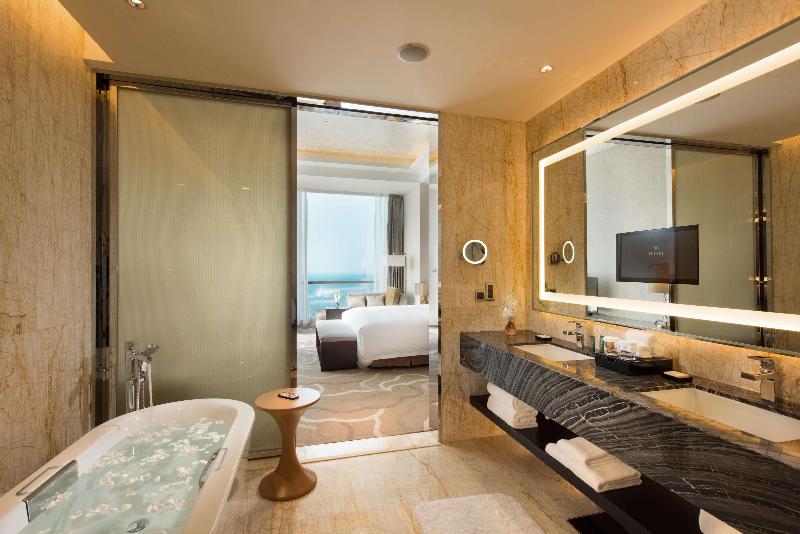 سوییت با چشم‌انداز دریا, Hilton Yantai Golden Coast