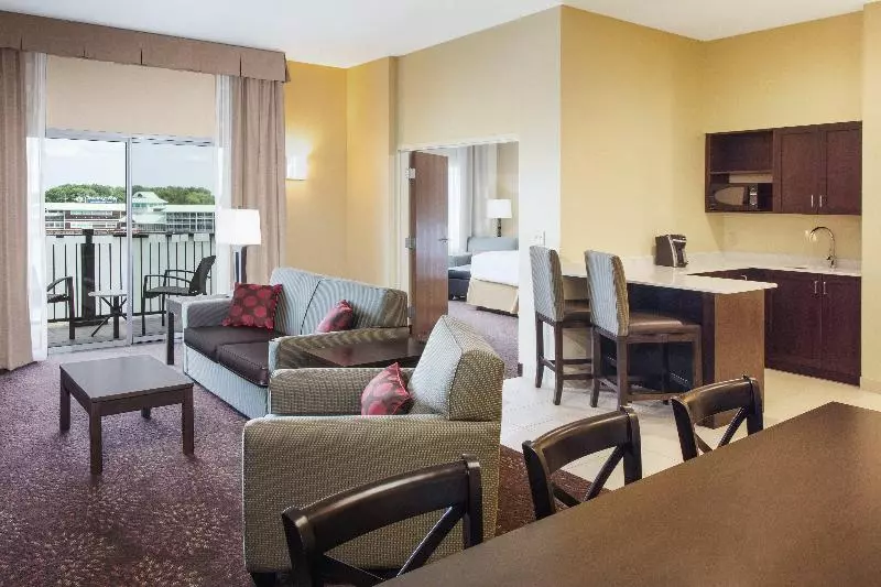 エクゼクティブスイート, Holiday Inn Express & Suites Sandusky, An Ihg