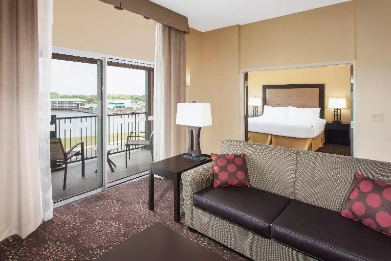 エクゼクティブスイート, Holiday Inn Express & Suites Sandusky, An Ihg
