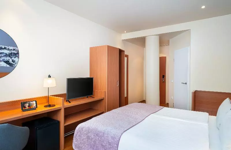 キングサイズベッドのスタンダードルーム, Holiday Inn Express & Suites Sandusky, An Ihg