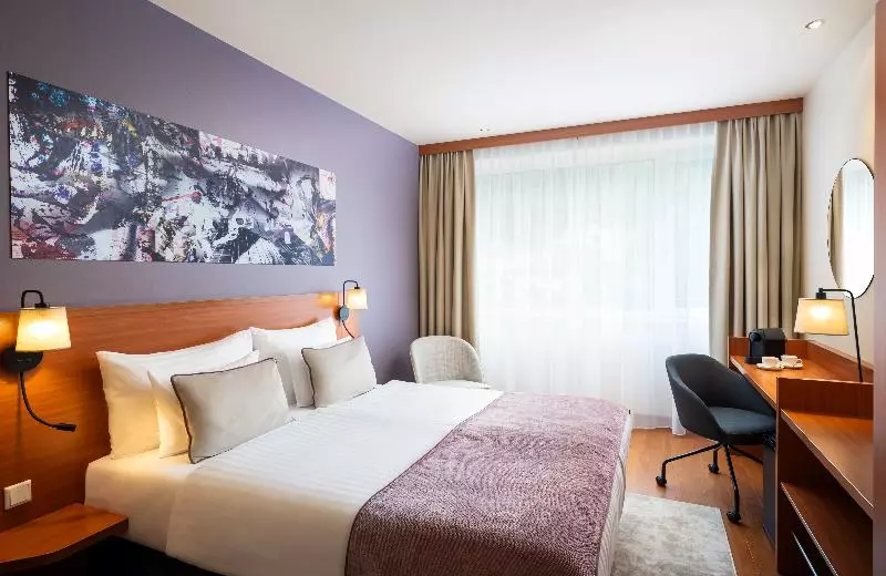 キングサイズベッドのスタンダードルーム, Holiday Inn Express & Suites Sandusky, An Ihg