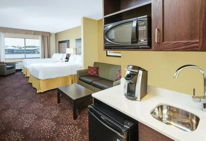 スイート, Holiday Inn Express & Suites Sandusky, An Ihg