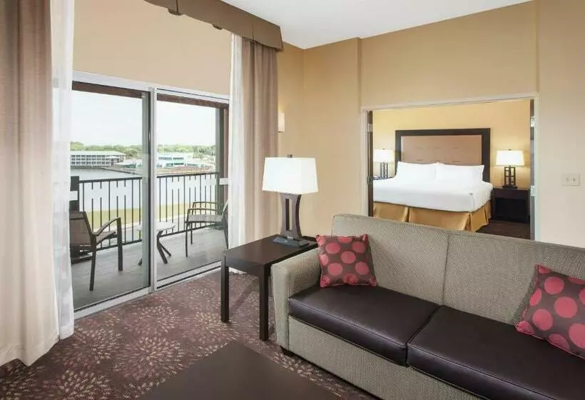 エクゼクティブスイート, Holiday Inn Express & Suites Sandusky, An Ihg