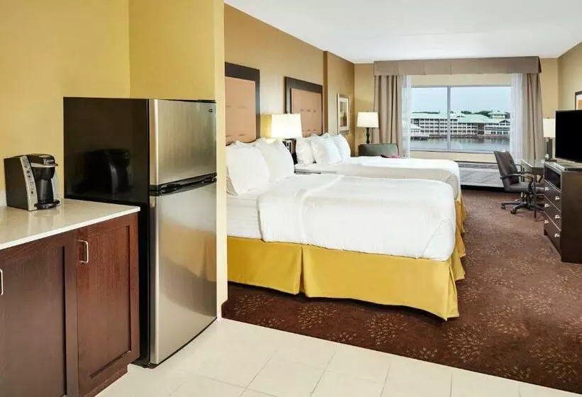 スイート, Holiday Inn Express & Suites Sandusky, An Ihg