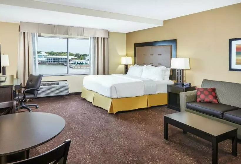 キングサイズベッドのスタンダードルーム, Holiday Inn Express & Suites Sandusky, An Ihg