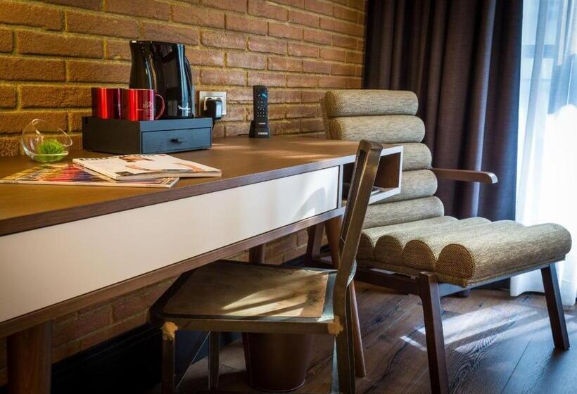 اتاق عادی, Only You Hotel Atocha