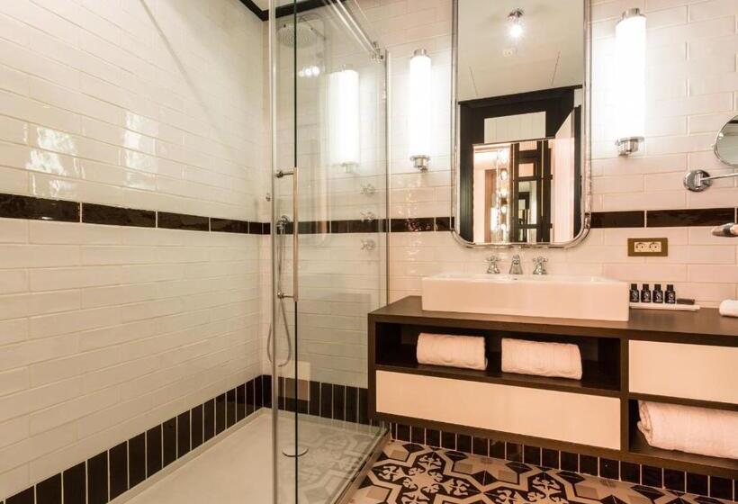 اتاق لوکس با بالکن, Only You Hotel Atocha