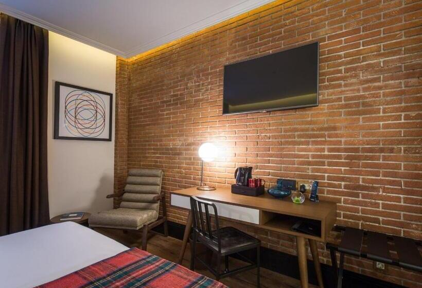 اتاق استاندارد با بالکن, Only You Hotel Atocha