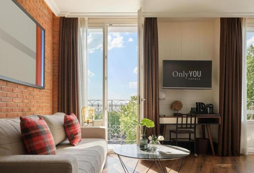سوییت سوپریور, Only You Hotel Atocha