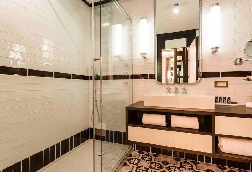 اتاق عادی, Only You Hotel Atocha