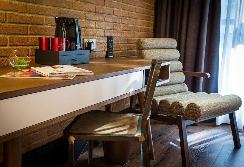 اتاق عادی, Only You Hotel Atocha