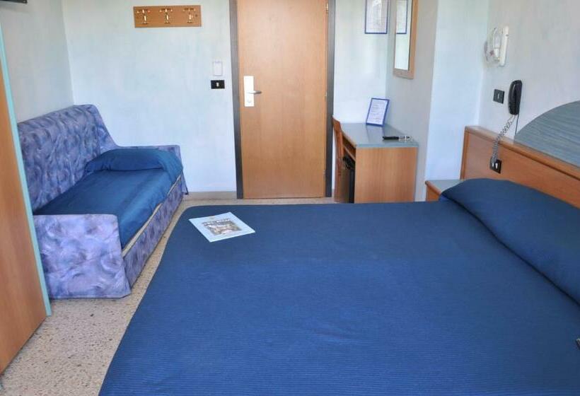 スタンダードトリプルルーム, Roma