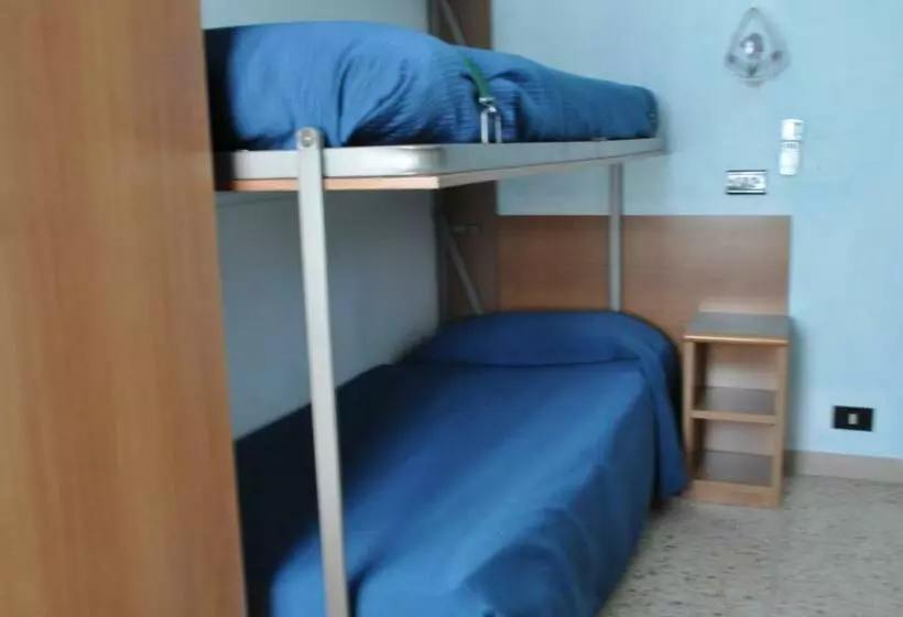 Standard Neljän Hengen Huone, Roma