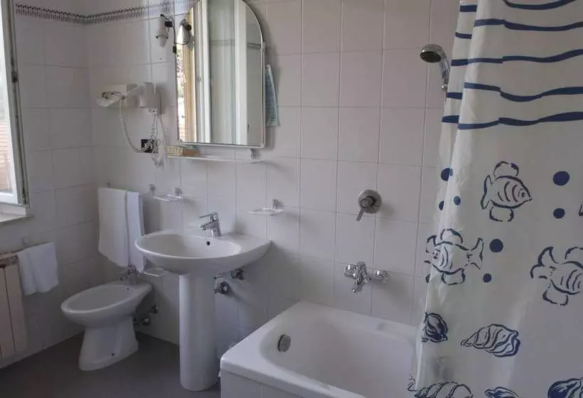 Standard Kolmen Hengen Huone, Roma