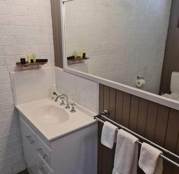 חדר משפחתי, Kyabram Country Motel