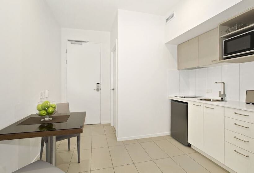 استودیوی استاندارد, Quest Chermside On Playfield