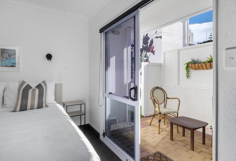 スタンダードスタジオ, The Mission Belle Motel