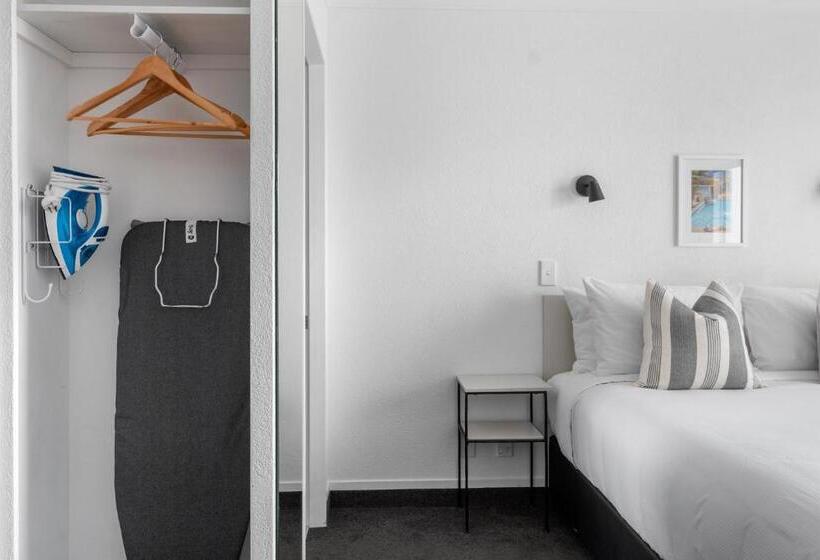 スタンダードスタジオ, The Mission Belle Motel