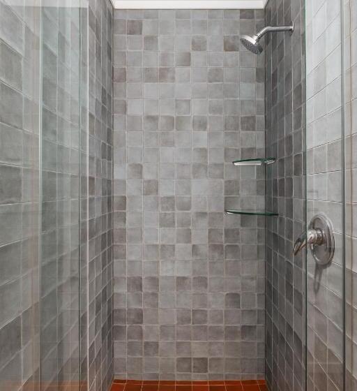 景色の見えるスイートルーム, The Mission Belle Motel