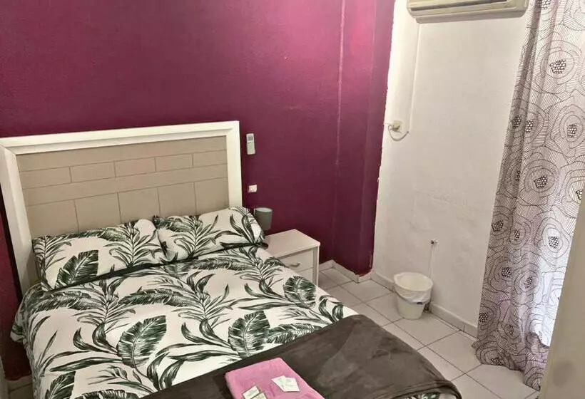 اتاق استاندارد با سرویس بهداشتی مشترک, Barbieri Granada Pensión