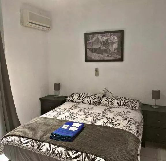 اتاق استاندارد با سرویس بهداشتی مشترک, Barbieri Granada Pensión