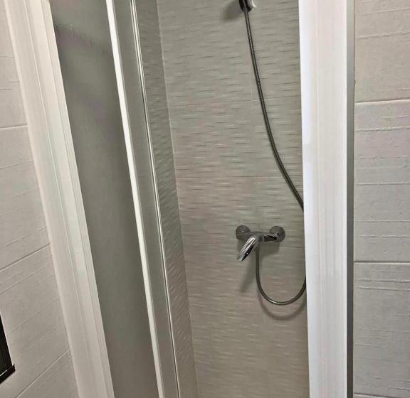 اتاق استاندارد با سرویس بهداشتی مشترک, Barbieri Granada Pensión