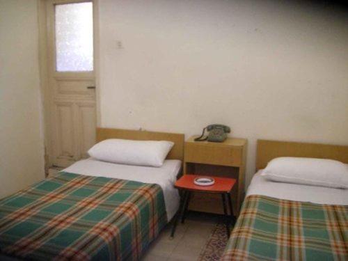 اتاق استاندارد یک نفره, Mansour