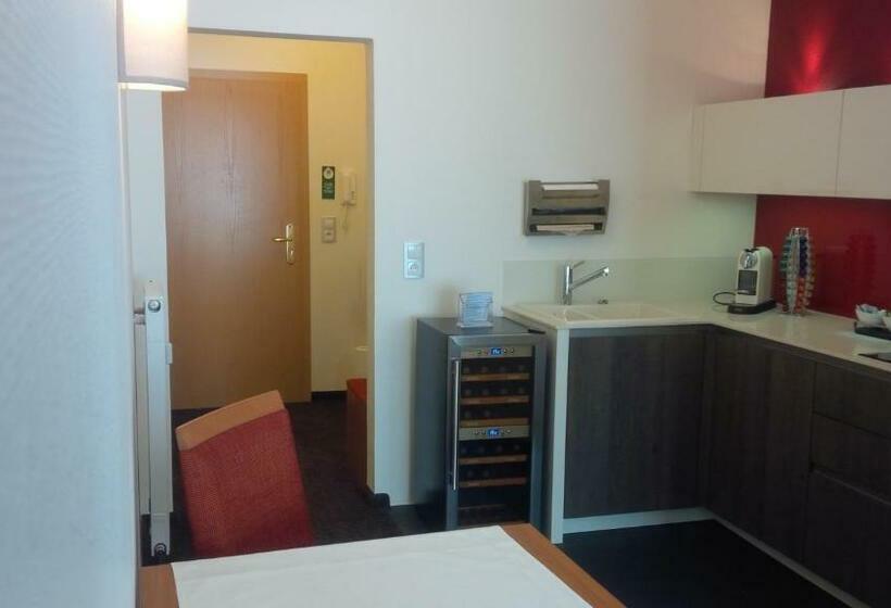 شقة غرفة واحدة, Consulat Des Weins