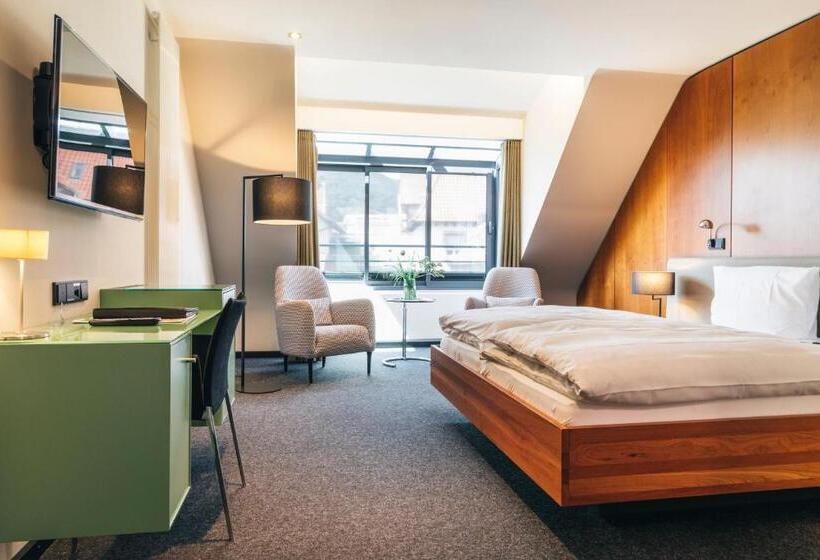 غرفة قياسية, Consulat Des Weins