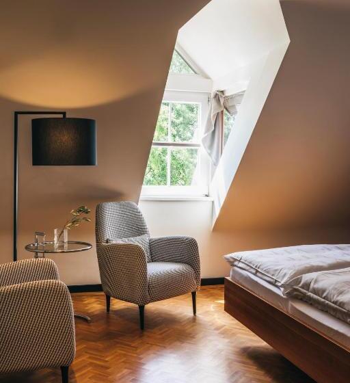 غرفة أساسية, Consulat Des Weins