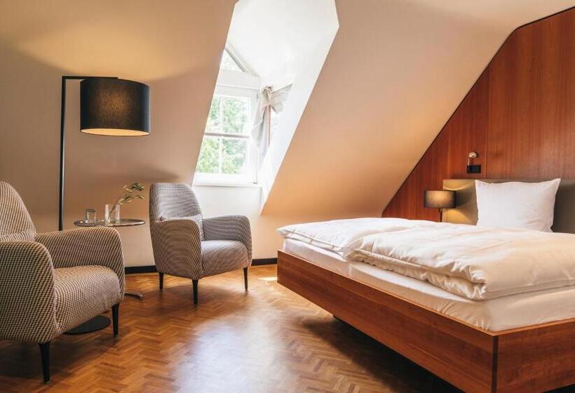 غرفة أساسية, Consulat Des Weins