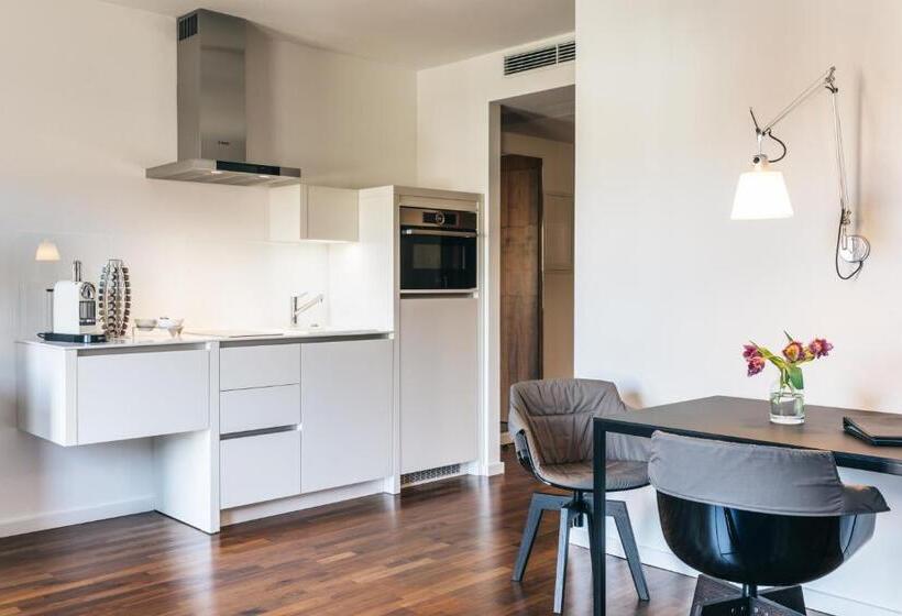 شقة غرفة واحدة, Consulat Des Weins