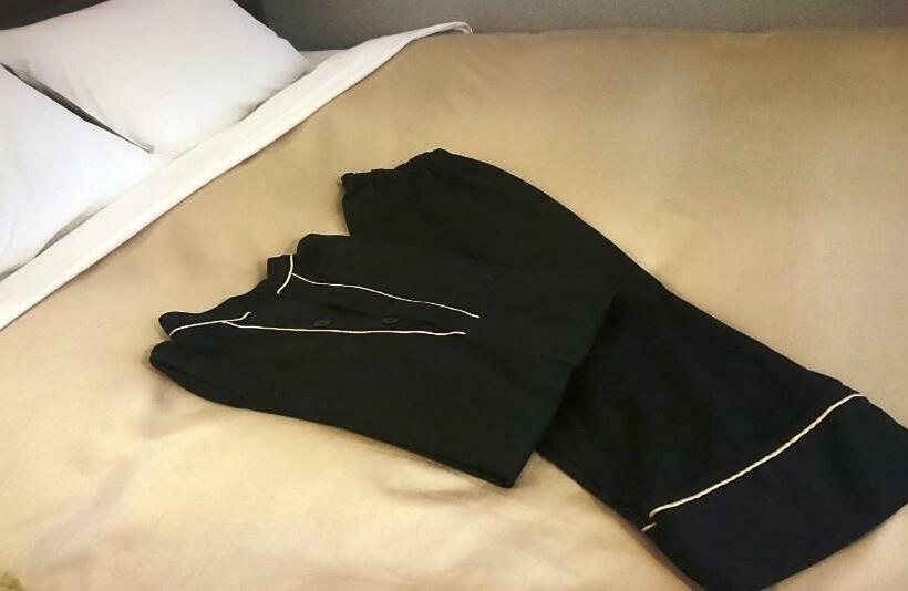 Economy Szoba, Hiroshima Pacific