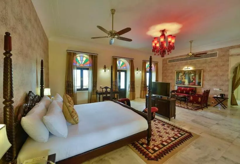 Suite Lit King, Jaisalkot