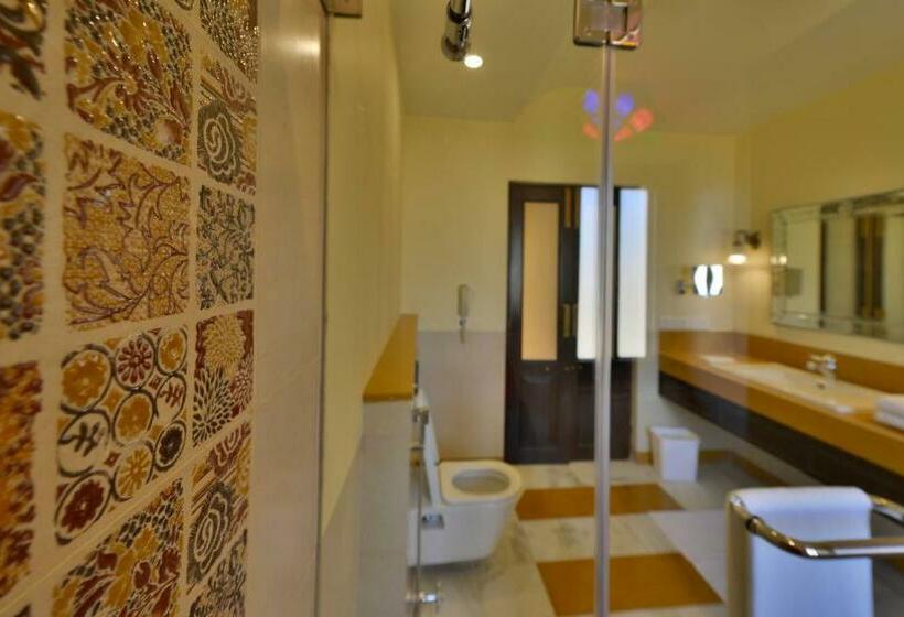 스위트 킹사이즈 침대, Jaisalkot