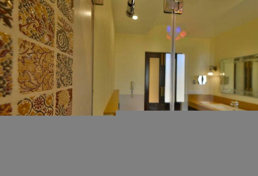 주니어 스위트, Jaisalkot