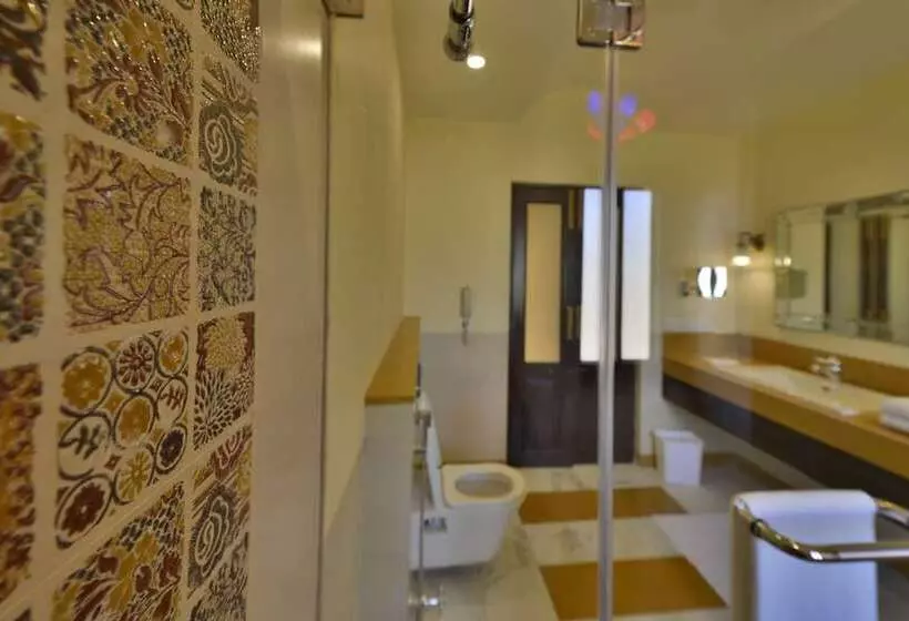 Suite, Jaisalkot