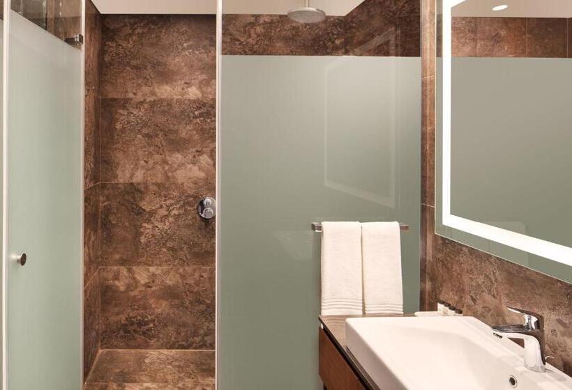 Номер Deluxe Кровать Кинг, Sheraton Grand Istanbul Atasehir