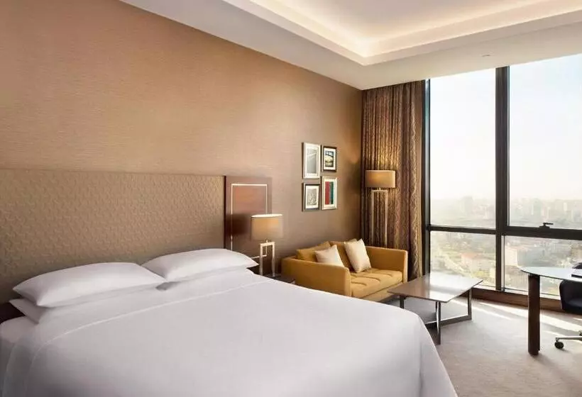 キングサイズベッドのクラブルーム, Sheraton Grand Istanbul Atasehir