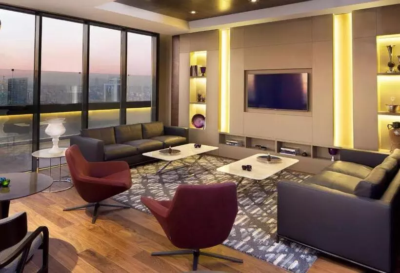 キングサイズベッドのクラブルーム, Sheraton Grand Istanbul Atasehir