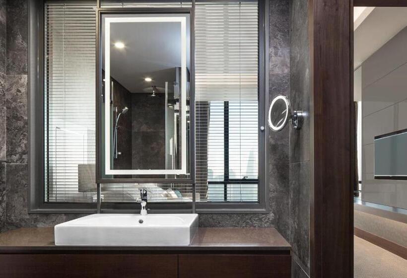 Номер Клуб Кровать Кинг, Sheraton Grand Istanbul Atasehir