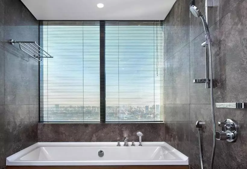 キングサイズベッドのスイートルーム, Sheraton Grand Istanbul Atasehir