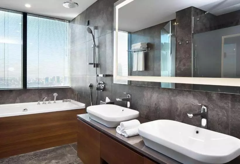 キングサイズベッドのスイートルーム, Sheraton Grand Istanbul Atasehir