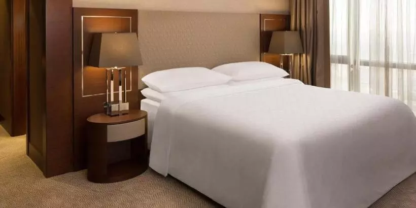 キングサイズベッドのスイートルーム, Sheraton Grand Istanbul Atasehir