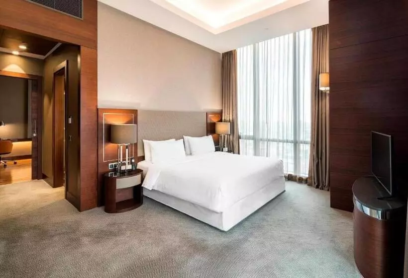 キングサイズベッドのスイートルーム, Sheraton Grand Istanbul Atasehir
