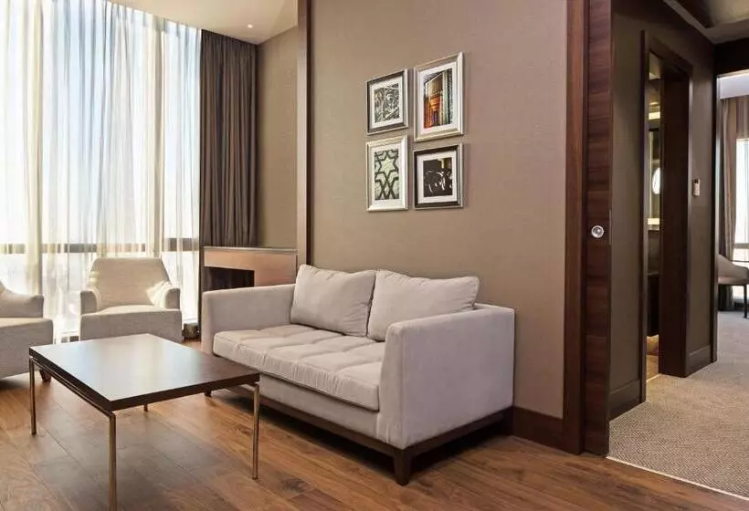 キングサイズベッドのスイートルーム, Sheraton Grand Istanbul Atasehir