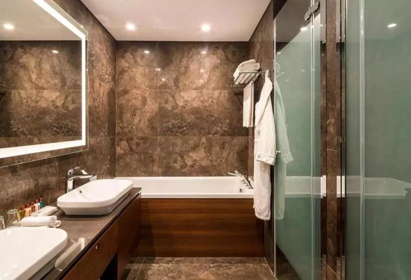 キングサイズベッドのスイートルーム, Sheraton Grand Istanbul Atasehir