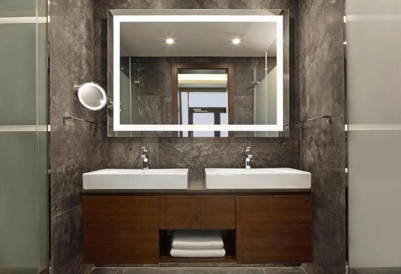 Люкс с Террасой, Sheraton Grand Istanbul Atasehir