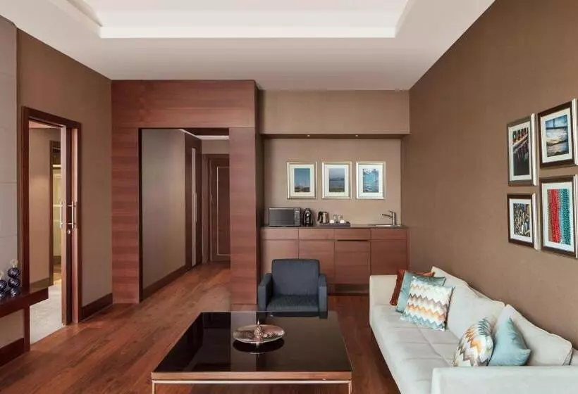 キングサイズベッドのスイートルーム, Sheraton Grand Istanbul Atasehir