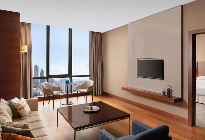 キングサイズベッドのスイートルーム, Sheraton Grand Istanbul Atasehir
